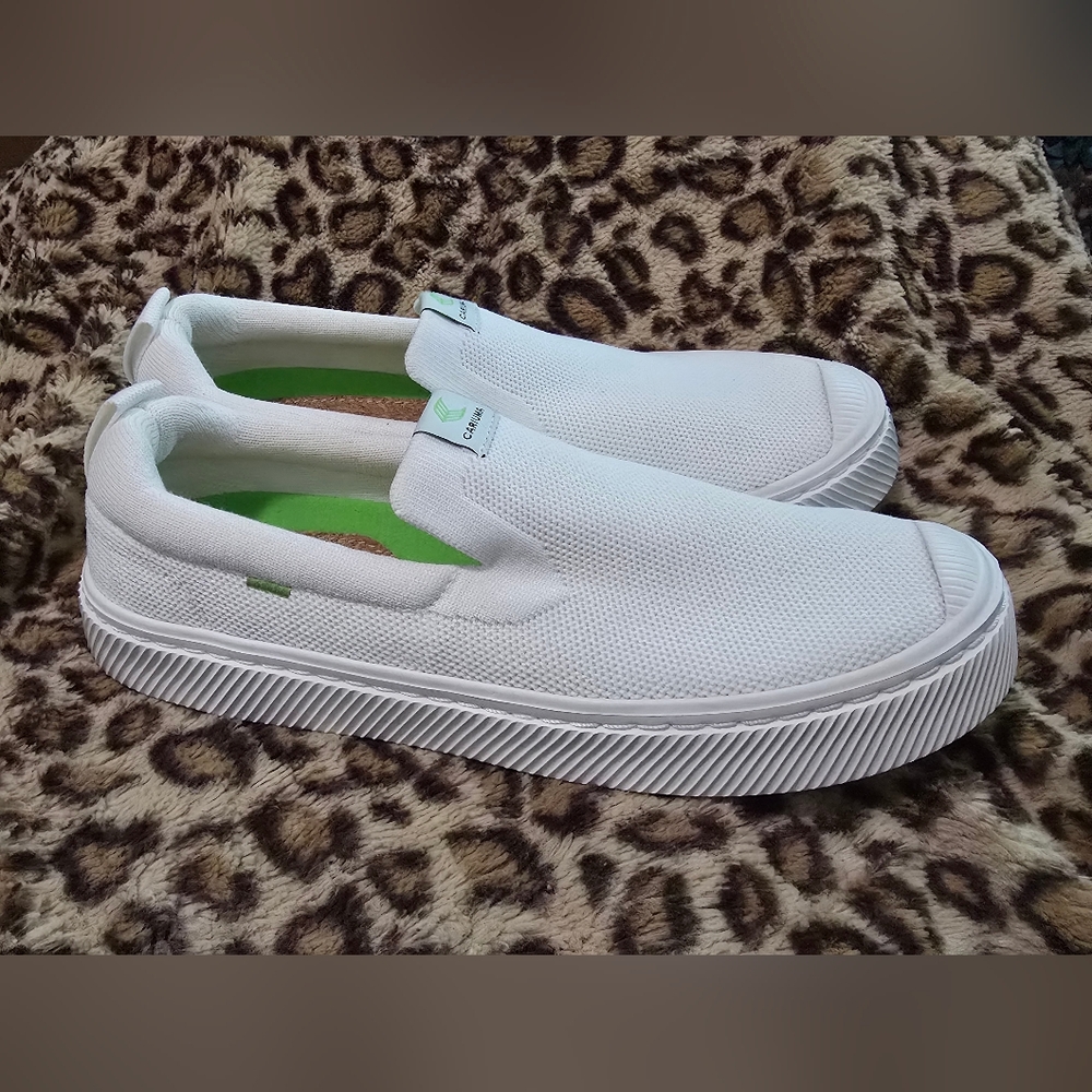 White Cariuma Slip-On Sneakers W Size 9.5 M Size 8